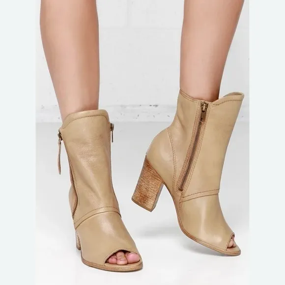 “MATISSE”pure leather , Tan Peep-Toe Ankle Boots, 👢, made in Brazil,pre loved 🥰