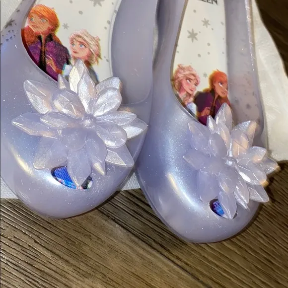 Mel by Melissa frozen size 2