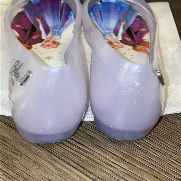 Mel by Melissa frozen size 2