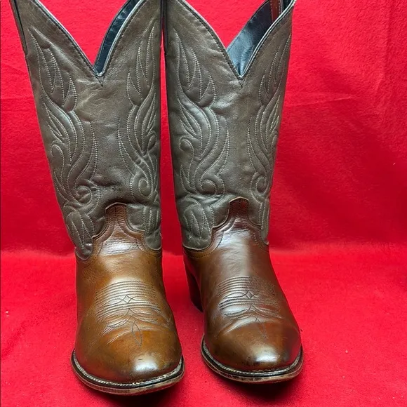 Men's Brown Leather Cowboy Boots SZ 11 box 62