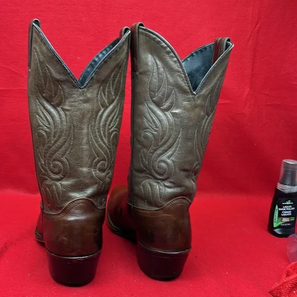 Men's Brown Leather Cowboy Boots SZ 11 box 62
