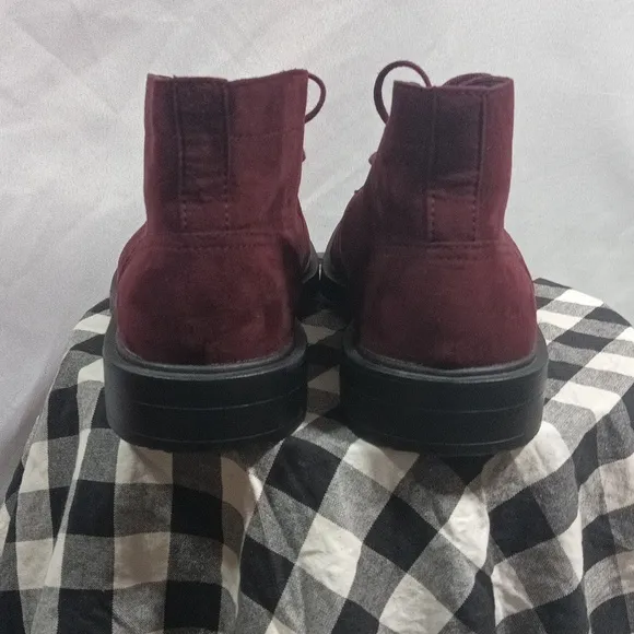 Men's Burgundy Suede Chukka Boots