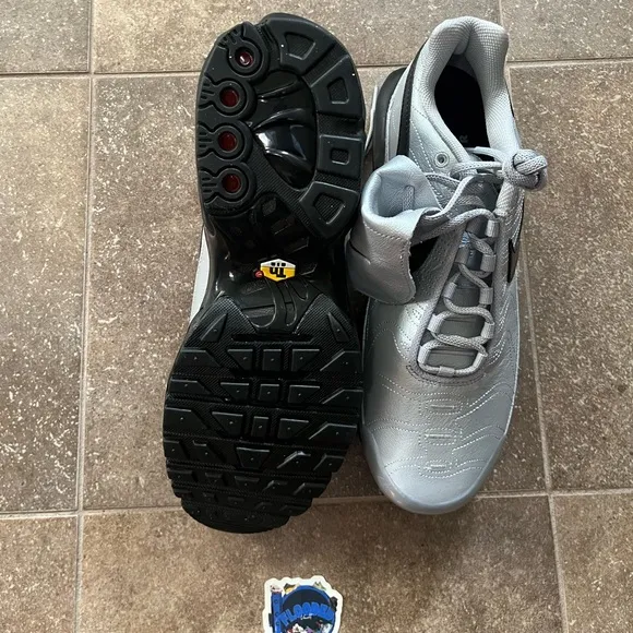 Men's Nike Air Max Plus Tiempo Wolf Grey Black Running Shoes HM6850-001 Size 9