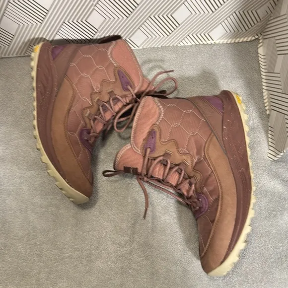 Merrel Women's pink Purple mauve color Hiking Boots vibram women’s 8 primaloft