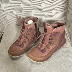 Merrel Women's pink Purple mauve color Hiking Boots vibram women’s 8 primaloft
