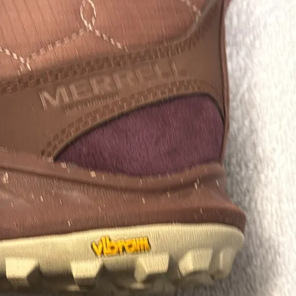 Merrel Women's pink Purple mauve color Hiking Boots vibram women’s 8 primaloft