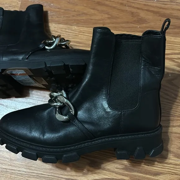 MICHAEL KORS SCARLETT BOOTIE LEATHER SIZE 6.5M COLOR BLACK CHAIN