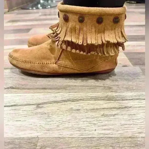 Minnetonka Moccasin, Double Fringe Side Boot, Sz. 9.5