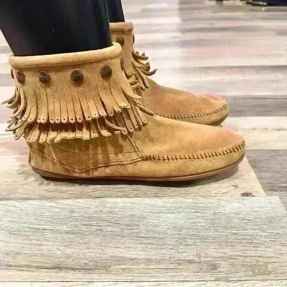 Minnetonka Moccasin, Double Fringe Side Boot, Sz. 9.5
