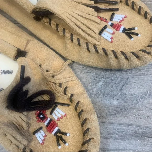Minnetonka Thunderbird Suede Beaded Tassel Moccasin Slip On Shoes Loafers