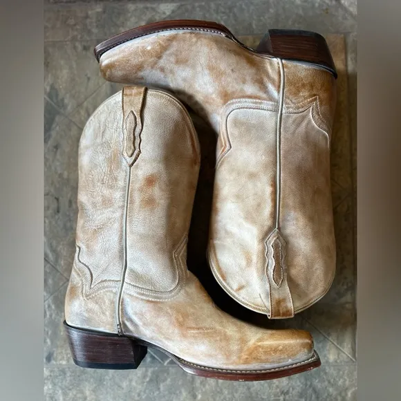 Moonshine Spirit Tan Destressed Redford Western Boots fits like a 10.5 Men's 11D