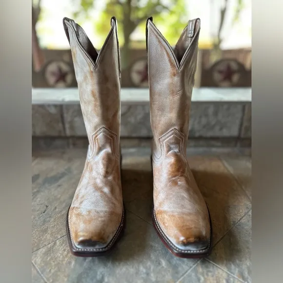 Moonshine Spirit Tan Destressed Redford Western Boots fits like a 10.5 Men's 11D