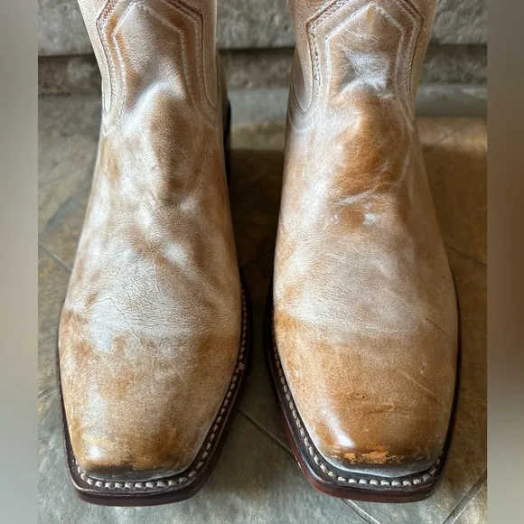 Moonshine Spirit Tan Destressed Redford Western Boots fits like a 10.5 Men's 11D