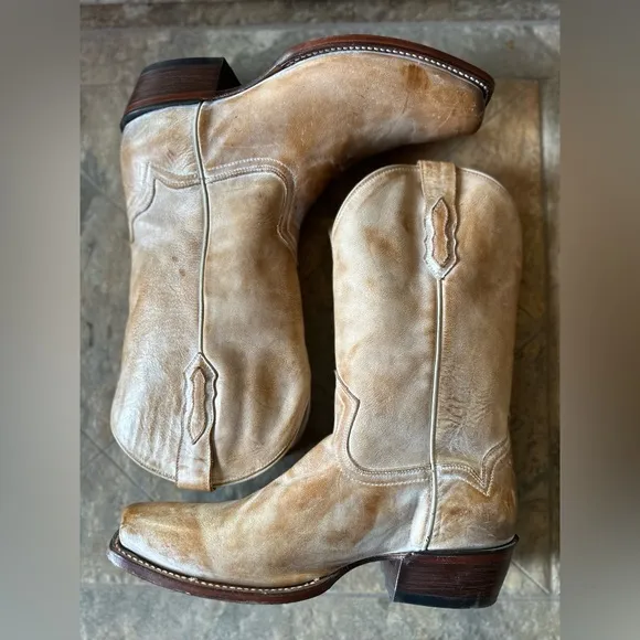 Moonshine Spirit Tan Destressed Redford Western Boots fits like a 10.5 Men's 11D