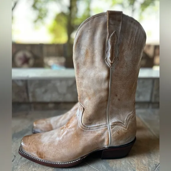 Moonshine Spirit Tan Destressed Redford Western Boots fits like a 10.5 Men's 11D