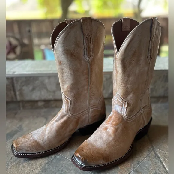 Moonshine Spirit Tan Destressed Redford Western Boots fits like a 10.5 Men's 11D