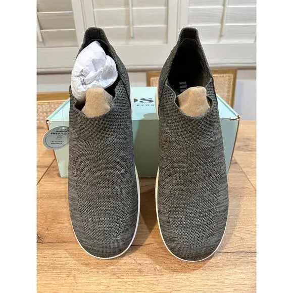 Moshn by Klogs Rise Women's Casual Shoes Size 10 Wide NIB Comfy Slip Resistant