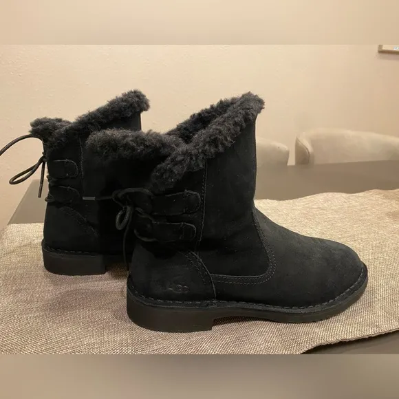 Naiyah boot by UGG