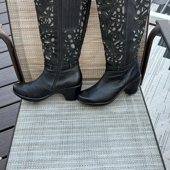 NAOT LADIES BLACK RAVEN BOOTS-8