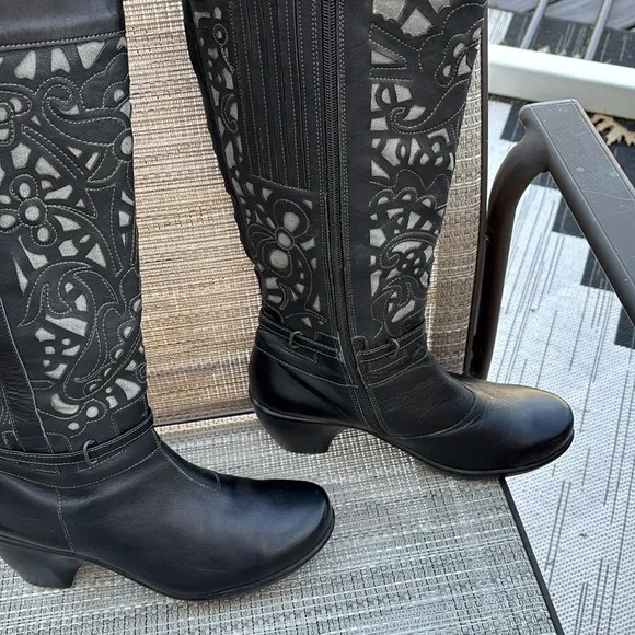 NAOT LADIES BLACK RAVEN BOOTS-8
