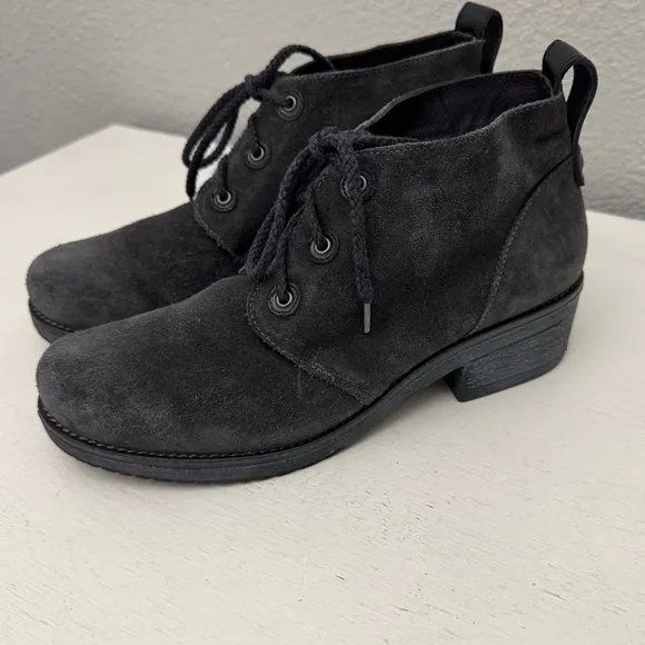 Naot Love Boot Gray Suede Lace Up Comfort Booties Ankle Boots Size 9