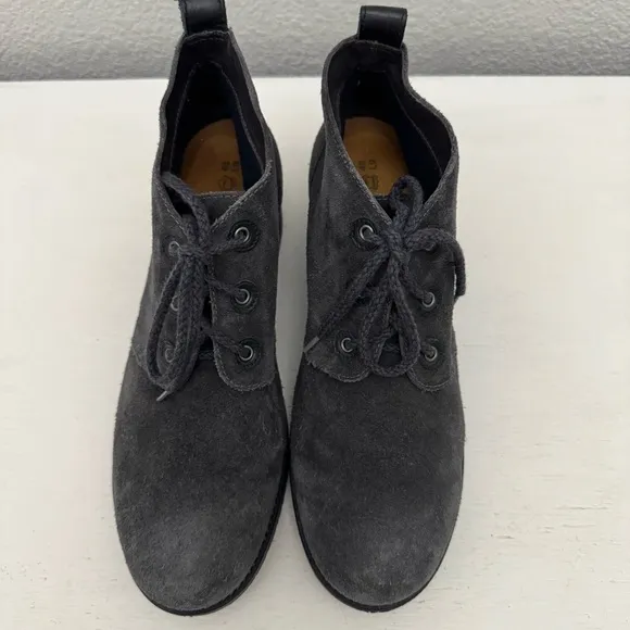 Naot Love Boot Gray Suede Lace Up Comfort Booties Ankle Boots Size 9