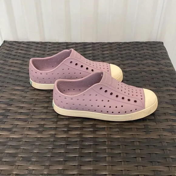 Native Jeffersons shoes, kid size junior 2
