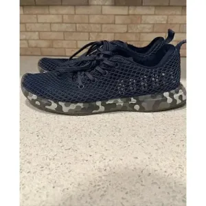 Navy no bull running shoes with camoflauge sole BZ