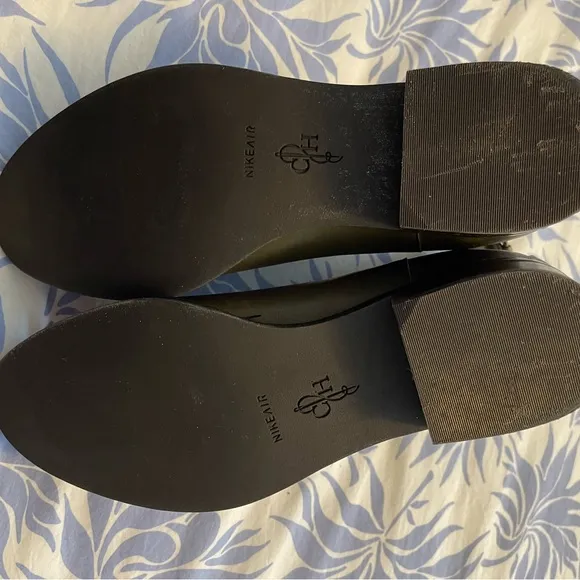 Never worn Nike-air Cole Haan chelsea boots!