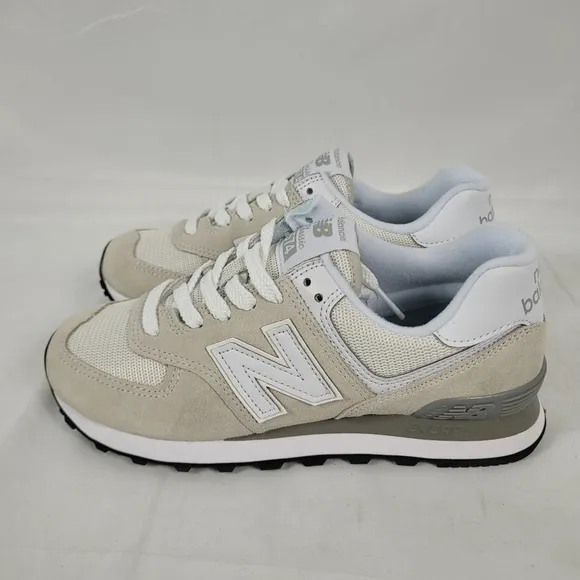 New Balance Women's 574 Core Classic Shoes Sneakers WL574EVW Grey White Sz 7 NIB
