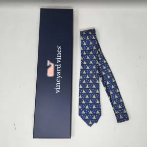 New boys Vineyard Vines Tree &amp; Boat Christmas tie