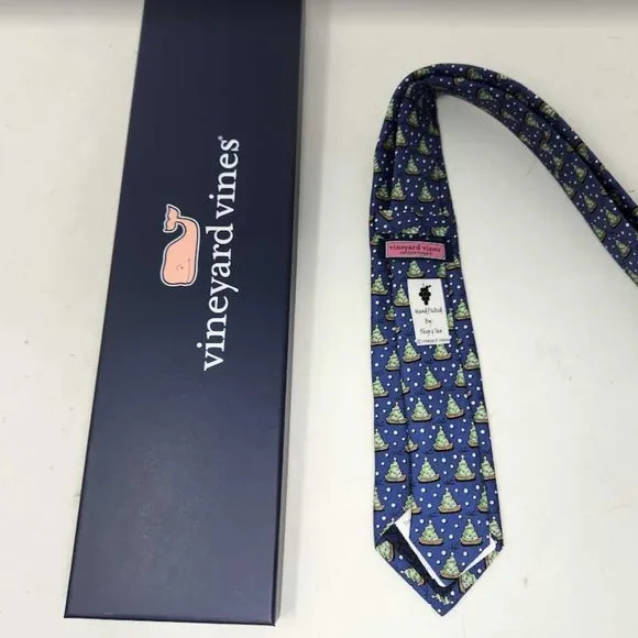 New boys Vineyard Vines Tree &amp; Boat Christmas tie