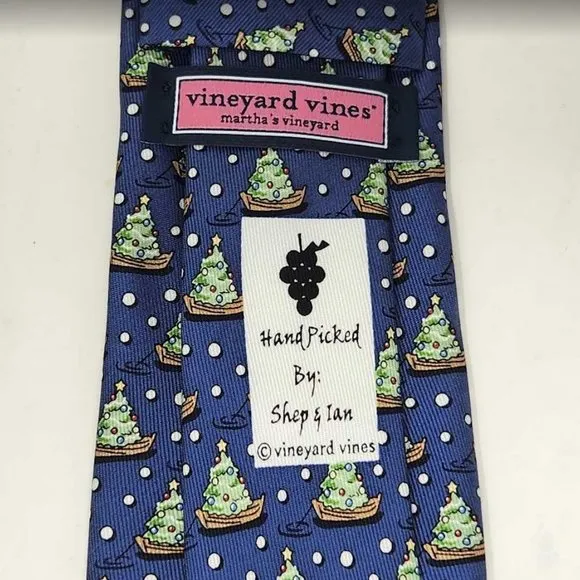 New boys Vineyard Vines Tree &amp; Boat Christmas tie