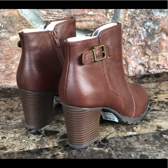 NEW Clarks Collection Verona Leather Gleam Booties