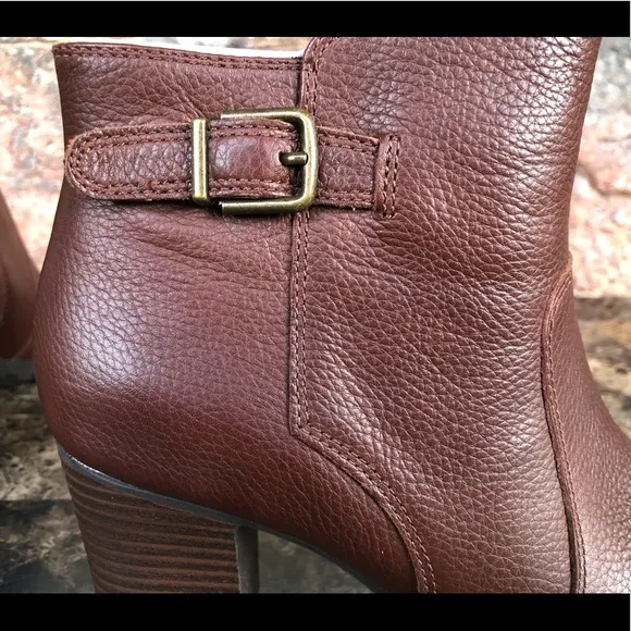 NEW Clarks Collection Verona Leather Gleam Booties