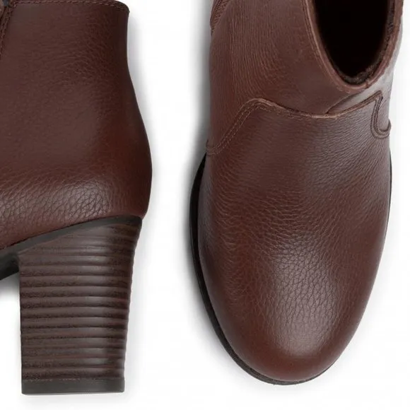 NEW Clarks Collection Verona Leather Gleam Booties