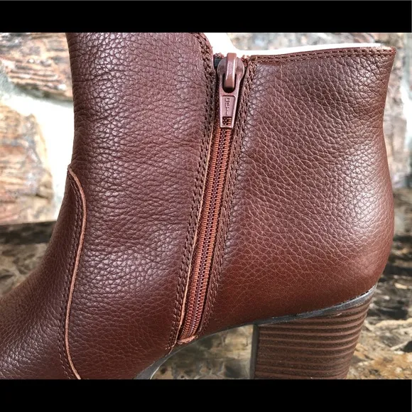 NEW Clarks Collection Verona Leather Gleam Booties