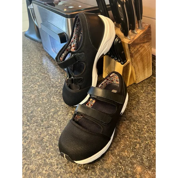 New Drew Women's Solo Orthopedic Adjustable Closure Sneaker, Black
