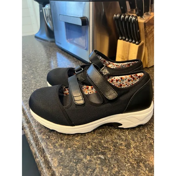 New Drew Women's Solo Orthopedic Adjustable Closure Sneaker, Black