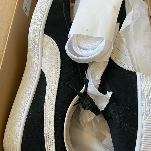 new in box Puma mens/hommes suede classic size 11 puma black and white