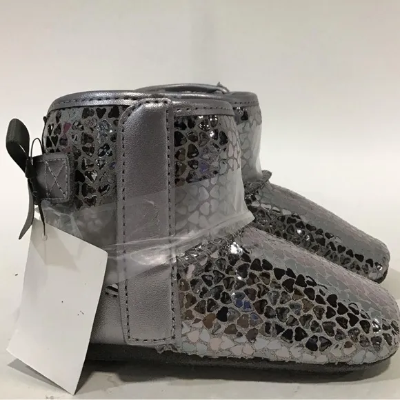 NEW!! Infant Girls UGG Jesse Bow II Gel Hearts Silver Boots Size 4/5
