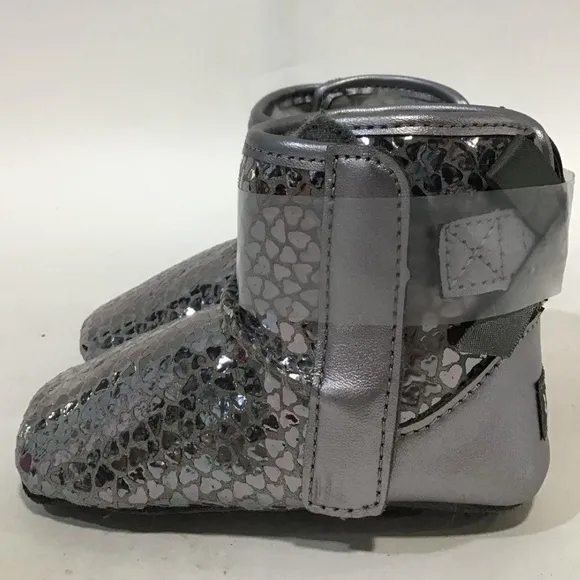 NEW!! Infant Girls UGG Jesse Bow II Gel Hearts Silver Boots Size 4/5