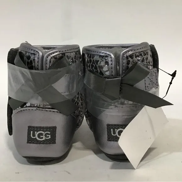 NEW!! Infant Girls UGG Jesse Bow II Gel Hearts Silver Boots Size 4/5