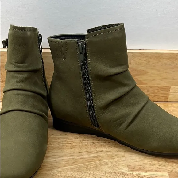 NEW Joseph Siebel 37, 6-6.5 Nubuk Leather Olive Green Ankle Boots Side Zipper