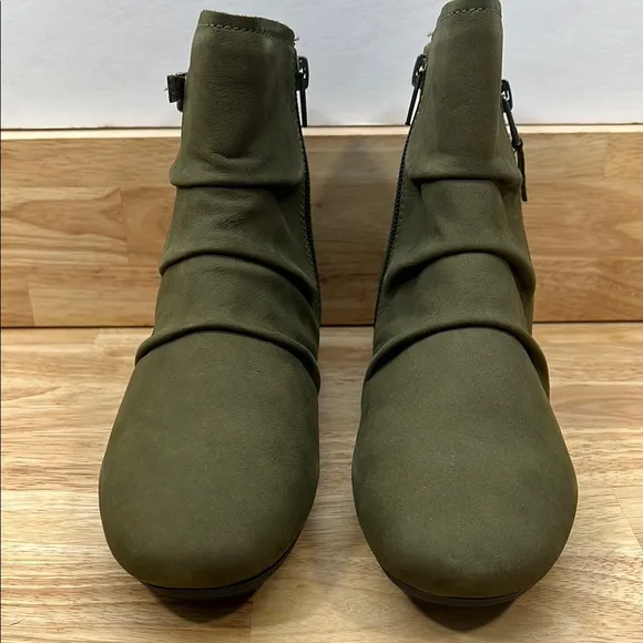NEW Joseph Siebel 37, 6-6.5 Nubuk Leather Olive Green Ankle Boots Side Zipper