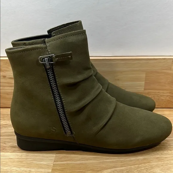 NEW Joseph Siebel 37, 6-6.5 Nubuk Leather Olive Green Ankle Boots Side Zipper