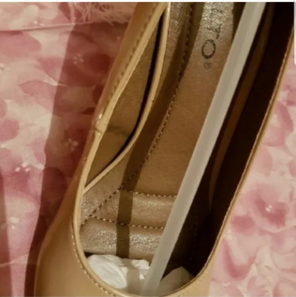 NEW Rialto White Mountain Coline Natural Patent Leather Hi Heels Classic Shoes