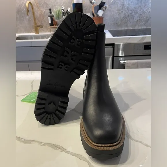 🌸NEW Sam Edelman Black Leather Chelsea Boots Women’s Sz 9 With Box.