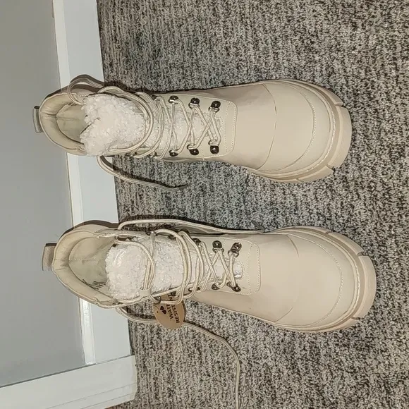 NEW Steve Madden Womens Hildy Tan Lug Sole Lace Up Ankle Boots Shoes size 9.5