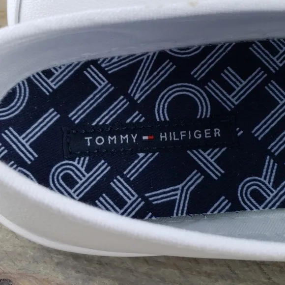 NEW  Tommy Hilfiger Women's Casual Slip On Shoes